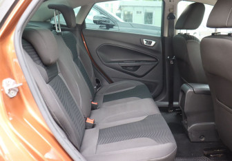 Подержанный автомобиль Ford Fiesta Sedan 2015 года (19 фото)
