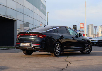 Подержанный автомобиль Kia K5 2022 года (5 фото)