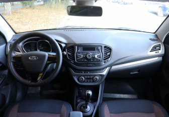 Подержанный автомобиль LADA (ВАЗ) Vesta Sedan 2015 года (13 фото)