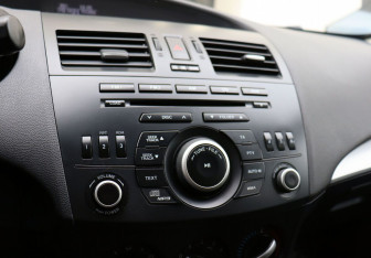 Подержанный автомобиль Mazda 3 Hatchback 2012 года (15 фото)