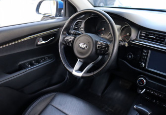 Подержанный автомобиль Kia Rio Sedan 2019 года (12 фото)