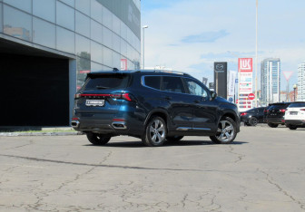 Подержанный автомобиль Geely Okavango 2023 года (5 фото)