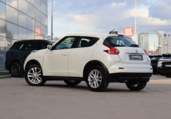 Подержанный автомобиль Nissan Juke 2013 года (7 фото)