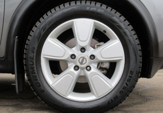 Подержанный автомобиль Nissan Juke 2011 года (9 фото)