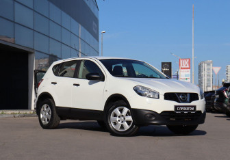 Подержанный автомобиль Nissan Qashqai 2012 года (3 фото)