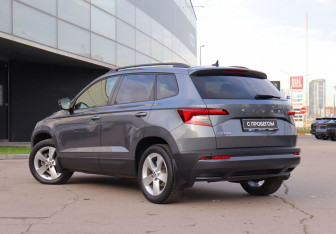 Подержанный автомобиль Skoda Karoq 2021 года (7 фото)