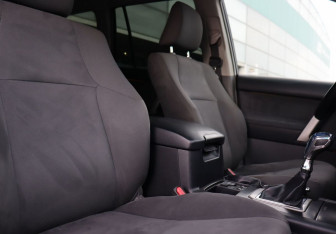 Подержанный автомобиль Toyota Land Cruiser Prado 2012 года (20 фото)