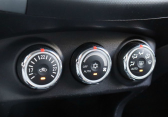 Подержанный автомобиль Mitsubishi Outlander 2010 года (15 фото)
