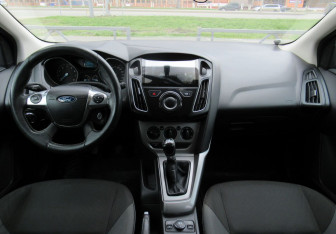 Подержанный автомобиль Ford Focus Hatchback 2011 года (12 фото)