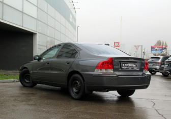 Подержанный автомобиль Volvo S60 2004 года (7 фото)