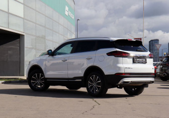 Подержанный автомобиль Geely Atlas Pro 2023 года (7 фото)