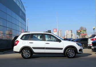 Подержанный автомобиль LADA (ВАЗ) Granta Wagon 2023 года (4 фото)