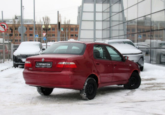 Подержанный автомобиль Fiat Albea 2007 года (5 фото)