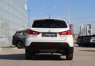 Подержанный автомобиль Mitsubishi ASX 2012 года (6 фото)