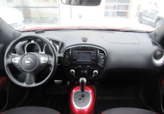 Подержанный автомобиль Nissan Juke 2011 года (12 фото)