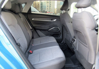 Подержанный автомобиль Geely Emgrand 2023 года (10 фото)