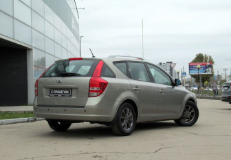 Подержанный автомобиль Kia Ceed Wagon 2011 года (5 фото)