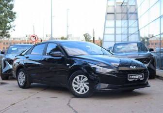 Подержанный автомобиль Hyundai Elantra Sedan 2021 года (3 фото)
