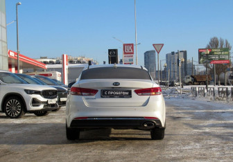 Подержанный автомобиль Kia Optima Sedan 2017 года (6 фото)