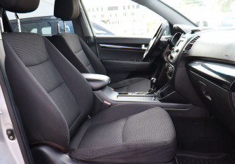 Подержанный автомобиль Kia Sorento 2012 года (11 фото)