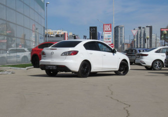 Подержанный автомобиль Mazda 3 Sedan 2011 года (5 фото)