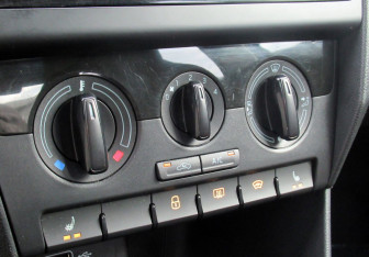 Подержанный автомобиль Skoda Rapid Liftback 2018 года (14 фото)