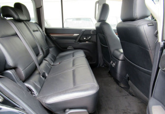 Подержанный автомобиль Mitsubishi Pajero 2008 года (11 фото)