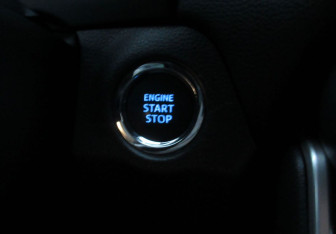 Подержанный автомобиль Toyota RAV4 2021 года (15 фото)