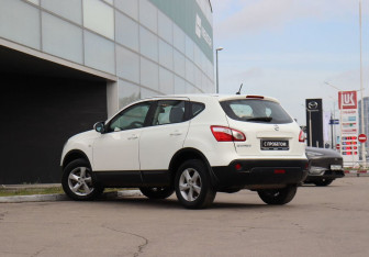 Подержанный автомобиль Nissan Qashqai 2012 года (7 фото)