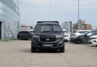 Подержанный автомобиль Toyota bB Compactvan 2011 года (2 фото)