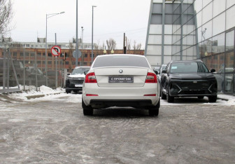 Подержанный автомобиль Skoda Octavia Liftback 2015 года (6 фото)
