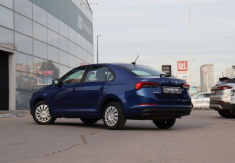 Подержанный автомобиль Skoda Rapid Liftback 2021 года (7 фото)