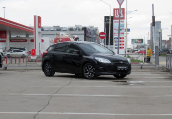 Подержанный автомобиль Ford Focus Hatchback 2011 года (3 фото)