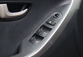 Подержанный автомобиль Hyundai i30 Hatchback 2012 года (17 фото)