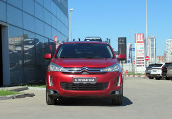 Подержанный автомобиль Citroen C4 Aircross 2012 года (2 фото)