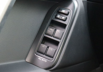 Подержанный автомобиль Toyota Land Cruiser Prado 2012 года (12 фото)