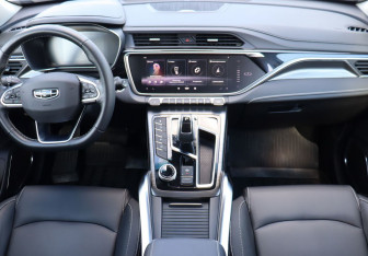 Подержанный автомобиль Geely Atlas Pro 2023 года (15 фото)