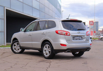 Подержанный автомобиль Hyundai Santa Fe 2011 года (7 фото)