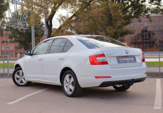 Подержанный автомобиль Skoda Octavia Liftback 2017 года (7 фото)