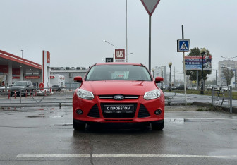 Подержанный автомобиль Ford Focus Hatchback 2014 года (2 фото)