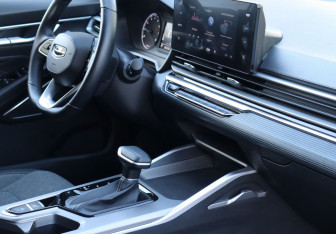 Подержанный автомобиль Geely Emgrand 2023 года (17 фото)