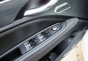 Подержанный автомобиль Geely Tugella 2023 года (14 фото)