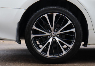 Подержанный автомобиль Toyota Camry Sedan 2020 года (10 фото)