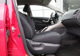 Подержанный автомобиль Toyota Auris Hatchback 2008 года (17 фото)