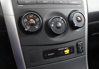 Подержанный автомобиль Toyota Corolla Sedan 2010 года (16 фото)