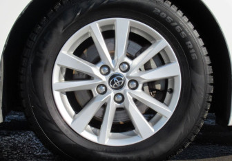 Подержанный автомобиль Toyota Camry Sedan 2018 года (9 фото)