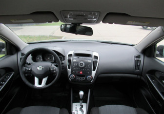 Подержанный автомобиль Kia Ceed Wagon 2011 года (14 фото)