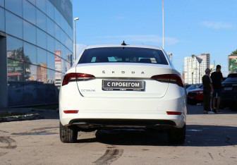 Подержанный автомобиль Skoda Octavia Liftback 2021 года (6 фото)