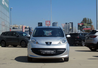 Подержанный автомобиль Peugeot 107 2007 года (2 фото)