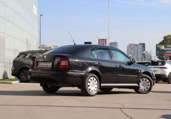 Подержанный автомобиль Skoda Octavia Liftback 2007 года (5 фото)